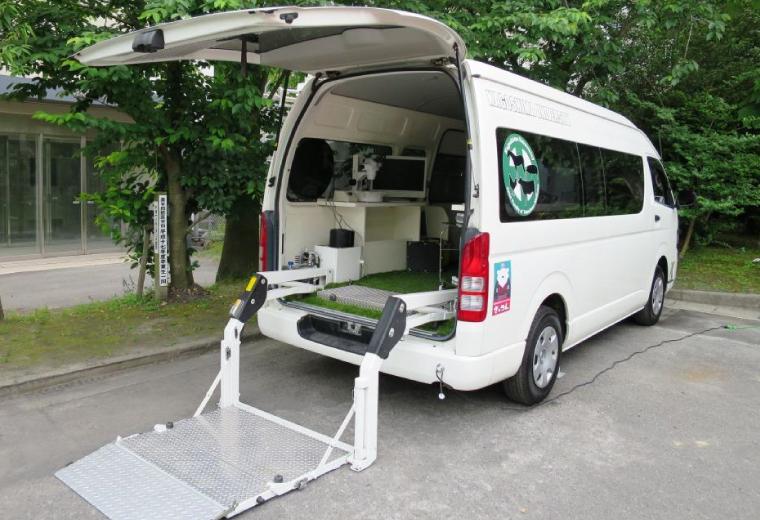 Figure 11-1 Mobile internal surgery unit with tail ramp